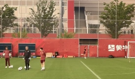 所以官方成立了公司内部的义务工作的团体。相关图片